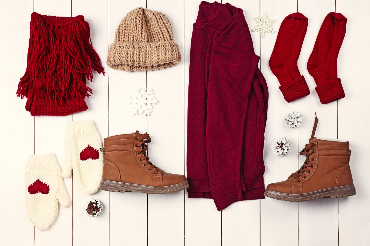 Unwrap Warmth and Style: Shop Simon’s Holiday Outwear & Gifts Extravaganza