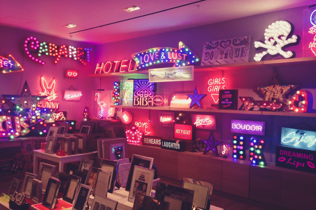 DHgate LED Neon Signs: Your Guide to Custom & Pre-Made Illuminated Displays