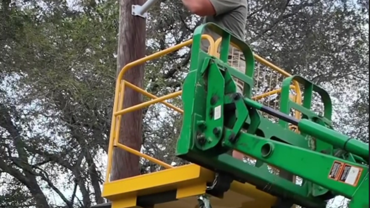 Why the VEVOR Forklift Safety Cage Is Built for Safer Elevated Work